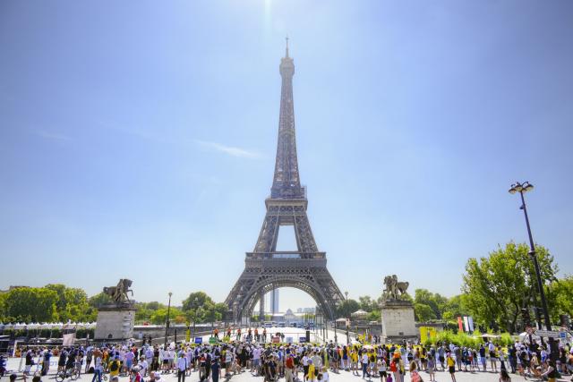 À l'approche des Jeux, les anneaux olympiques bientôt installés sur la Tour Eiffel – L'Équipe