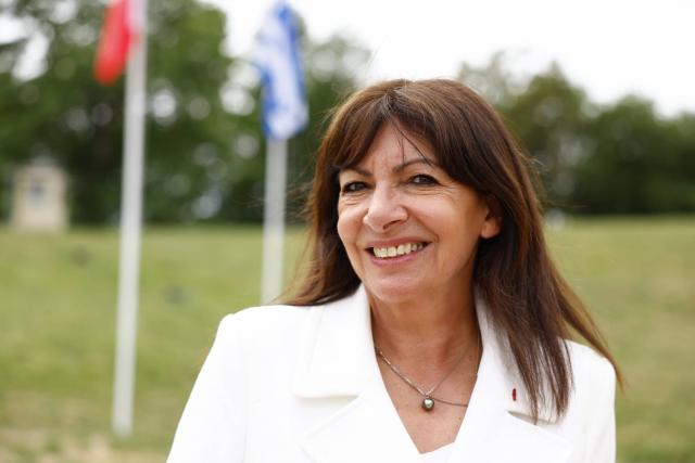 Anne Hidalgo promet un « grand plongeon dans la Seine en juin », avant les JO de Paris 2024