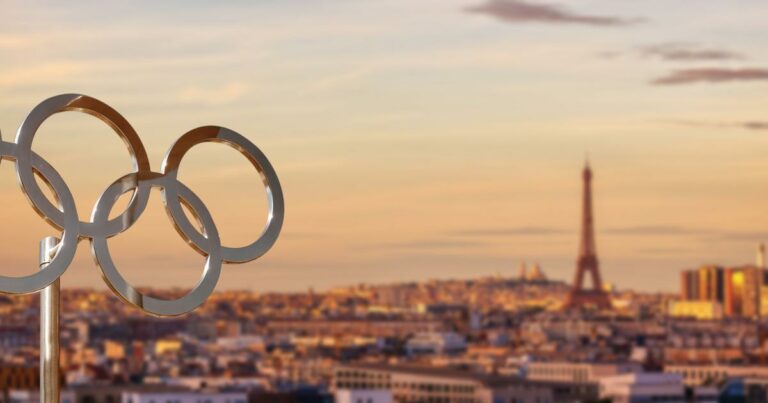 JO Paris 2024 : les anneaux olympiques seront installés sur la tour Eiffel pour les Jeux