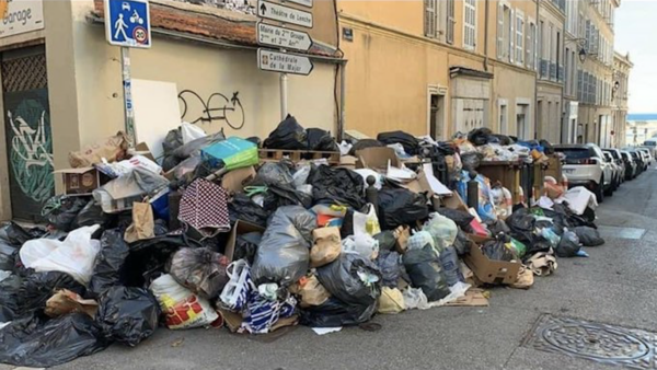 Marseille sous les ordures pour l'arrivée de la flamme – Francs Jeux